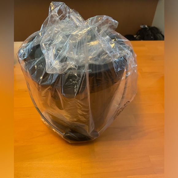 Ice bucket, 4 quarts, great condition. - Picture 8 of 10